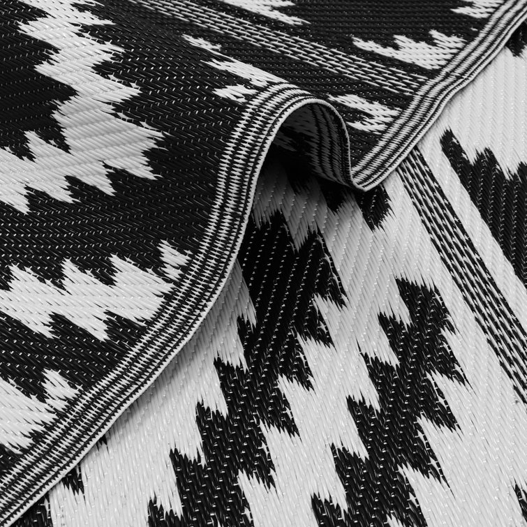 Gracie Oaks Juba Black/White Indoor / Outdoor Rug Wayfair.co.uk